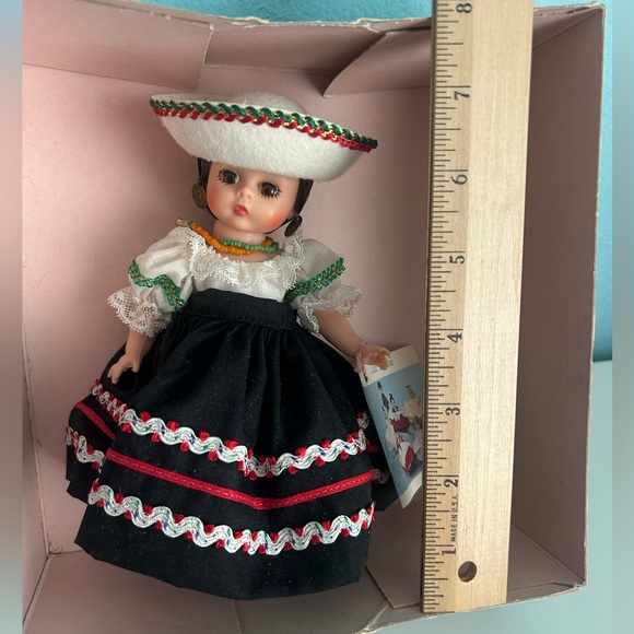 Vintage 1960s Madame Alexander Doll - Picture 4 of 6